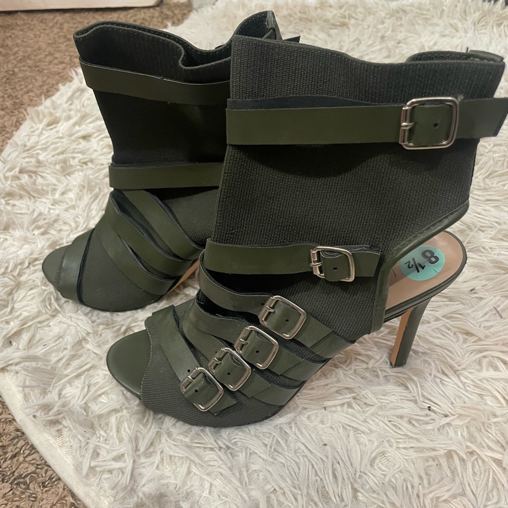 💚 Olive Army Green Sweater Heels